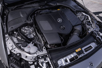 パワートレインは、最高出力204PSと最大トルク300N・mを発生する新開発の1.5リッター直4ターボエンジン「M254」に、同20PSと同200N・mを発生する「インテグレーテッド・スターター・ジェネレーター（ISG）」が組み合わされたマイルドハイブリッド。