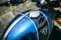 カラーリングには試乗車に用いられていた「コバルトブルー／ジェットブラック」に加え、「フュージョンホワイト／ブルックランズグリーン」の組み合わせも用意されている。