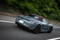 2.5リッターターボエンジンの最高出力は365ps、最大トルクは、PDK仕様は430Nm、MT仕様は420Nmとなっている。