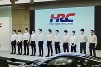 SUPER GTには5チームで参戦。レーシングドライバーは東京・青山の本田技研工業本社に集合し、シーズンに向けての抱負を述べた。