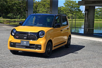 豊富なバリエーションは従来モデルから受け継いだ美点。スポーティーな「RS」には6段MTも用意されるほか、CVTにも専用の制御を採用。ピックアップに鋭さが加えられているという。