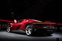 「デイトナSP3」には、「330 P4」や「350 Can-Am」「512S」といったスポーツプロトタイプをモチーフにしたデザインが取り入れられている。