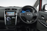 写真のステアリングホイールは、先代「デイズ」のもの。三菱が開発したこのモデルには、円形のステアリングホイールが採用されていた。