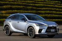 2022年6月に世界初公開された、5代目「レクサスRX」。レクサスにおけるクロスオーバーSUVの上位モデルで、“世界で一番売れるレクサス車”でもある。