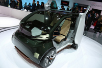 「ホンダNeuV」。ドライバーの表情や声の調子を読み取り、選択肢を提案するというコンセプトカー。