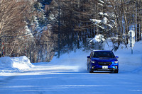 「レヴォーグ」の駆動方式は全車共通でフルタイム4WD。燃費的に不利とされる四駆だが、今回の試乗では雪道や急峻（きゅうしゅん）な峠道を含む506kmの道程を走破し、実燃費は10km/リッターを超えた。