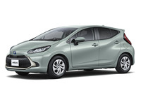 アクセルオフだけで強く減速し、いわゆる「ワンペダルドライブ」を可能にする「快感ペダル」をトヨタ車として初めて採用している。