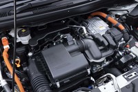 1.5リッターエンジンをベースとした2モーター式のハイブリッドシステムはベースモデルと変わらない。パワートレインに手をつけずに乗り味を強化するのがモデューロの流儀だ。
