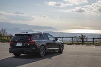 ボルボの方針にのっとり、コンプリートカーの「ポールスターエンジニアード」も最高速度は180km/hに制限される。また、高齢者が運転する場合などに制限速度を任意に設定（50km/h以上）できるケアキーも導入されている。