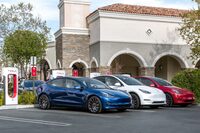 米国内でEVを組み立てるGMやフォードも、サプライヤーである韓国のバッテリーメーカーは原料を中国から調達している。「インフレ抑制法」で救われるのはテスラだけかもしれない。