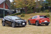 ボディーカラーは、レクサス初の「ブレージングカーネリアンコントラストレイヤリング」（写真右）を含む全13色がラインナップされる。