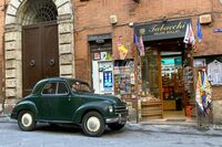 1949年から1955まで生産された「500 C」。シエナ旧市街で撮影。