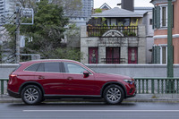 今やすっかり“道の主役”になったSUV。「ALENZA LX200」は、その走行性能を存分に引き出すべく開発されたタイヤである。