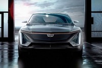 キャデラック初となる電気自動車のイメージが明らかに