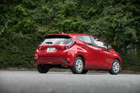 基本車台には「ヤリス」などと同じ小型車用の「GA-B」プラットフォームを使う。高剛性かつ低重心であるのが自慢だ。