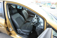 上級グレード「メダリスト」のシート。表皮がスエード調トリコットと合成皮革のコンビになっている。