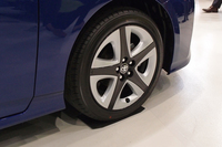 ツートンカラーが特徴的な17インチアルミホイール。上級モデルに与えられる。