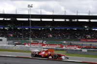 前戦イギリスGPで今季初優勝したフェルナンド・アロンソのフェラーリは、予選4位からスタートで3位に上昇。レース序盤にセバスチャン・ベッテル、中盤にはマーク・ウェバーのレッドブル勢を抜き、2位でゴールした。（Photo=Ferrari）