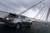 デザイン上の変更だけではなく、ボディー剛性や空力性能の向上により、運動性能の改善もはかられている。
    