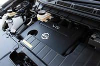 「エルグランド ライダー ハイパフォーマンススペック」は、内外装に専用装備が与えられるほか、排気系とコンピューターのチューンによって、最高出力が20ps、最大トルクが1.7kgmアップ（標準車比）している。