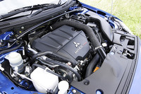 シングルスクロールターボ搭載のラリーアートのスペックは、最高出力240ps、最大トルク35kgm。十分にトルクフルだが、ランエボと比べるとやはりその差は感じ取れるという。