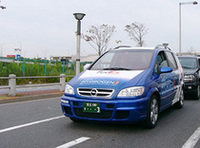 東京、有明付近の公道を走るハイドロジェンスリー