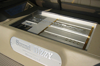 
	ラックスマンのパワーアンプ2台はリア・ラゲッジルームに配置。
	 