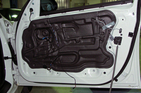 内張りを取ったドア。