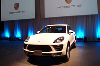 ベースグレードの「ポルシェ・マカン」（写真）は今回が“ジャパンプレミア”となる。