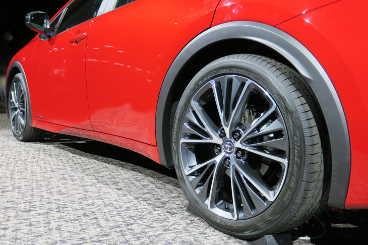 トヨタ・プリウス2.0L HEVプロトタイプ（タイヤ＆ホイール）