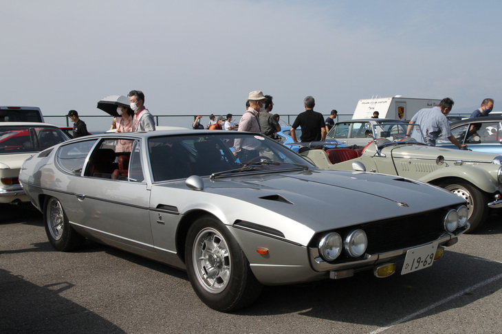 これもACJ会員の車両である1969年「ランボルギーニ・エスパーダ」。生産台数200台未満の「シリーズ1」というだけでも珍しいが、この個体はなんと初度登録が1969年、つまり新車で輸入されたクルマだという。