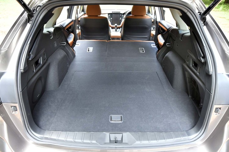 スバル・レガシィ アウトバック リミテッドEX（ラゲッジスペース）