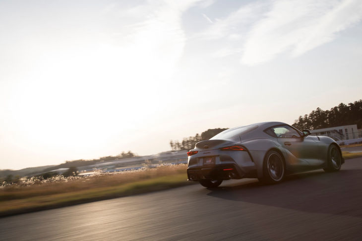 トヨタ・スープラ（ドライビング）