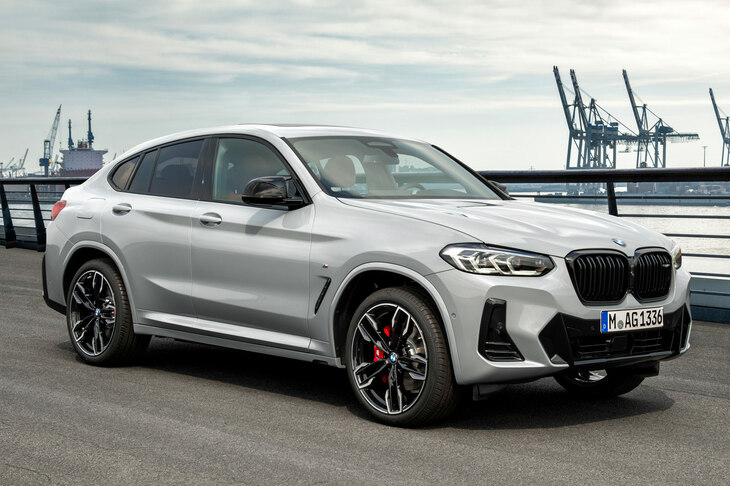 2018年登場の現行型「X4」。なだらかなルーフラインを持つクーペスタイルのミドルクラスSUVだ。