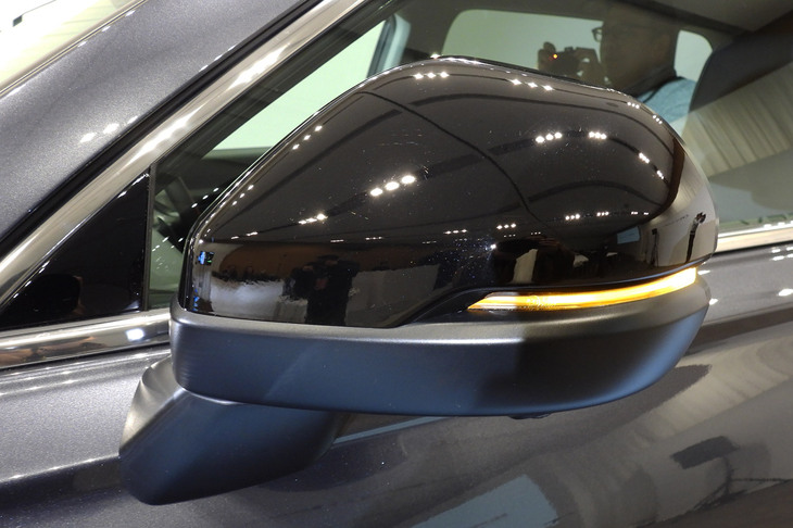 ホンダCR-V e：FCEV（ドアミラー＋ウインカー）