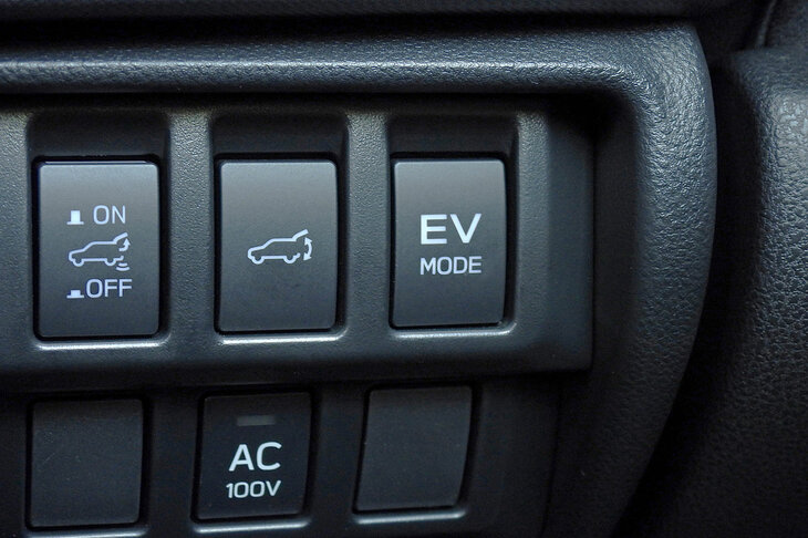 スバル・フォレスター プレミアムS：HEV EX（「EV MODE」スイッチ）