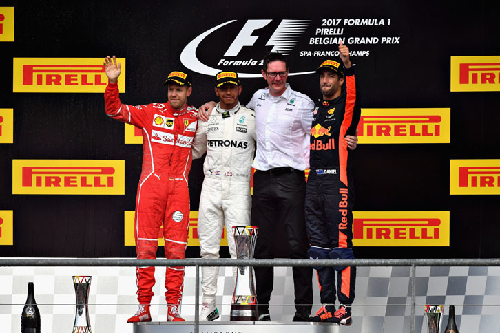F1第12戦ベルギーGPを制したメルセデスのルイス・ハミルトン（写真左から2番目）、2位に入ったフェラーリのセバスチャン・ベッテル（同左端）、3位でレースを終えたレッドブルのダニエル・リカルド（同右端）。（Photo=Red Bull Racing）