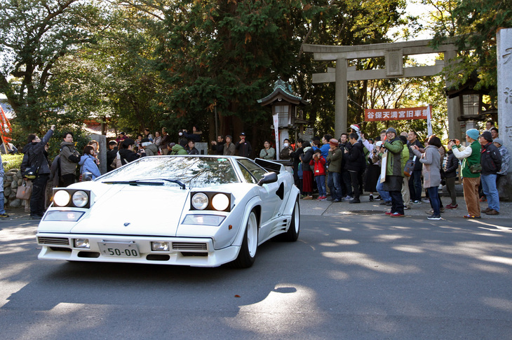 1988年「ランボルギーニ・カウンタック5000クワトロバルボーレ」。4バルブ化された5.2リッターV12 DOHCエンジンを積む。