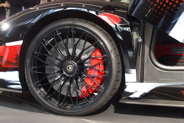 アヴェンタドールS“dressed”by Yohji Yamamoto（フロントホイール）