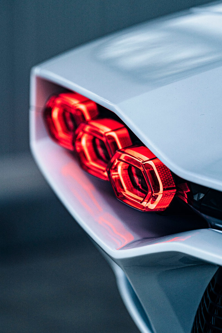 ランボルギーニ・カウンタックLPI800-4（テールランプ）