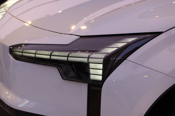 ボルボEX30ウルトラ シングルモーター エクステンデッドレンジ（ヘッドランプ）