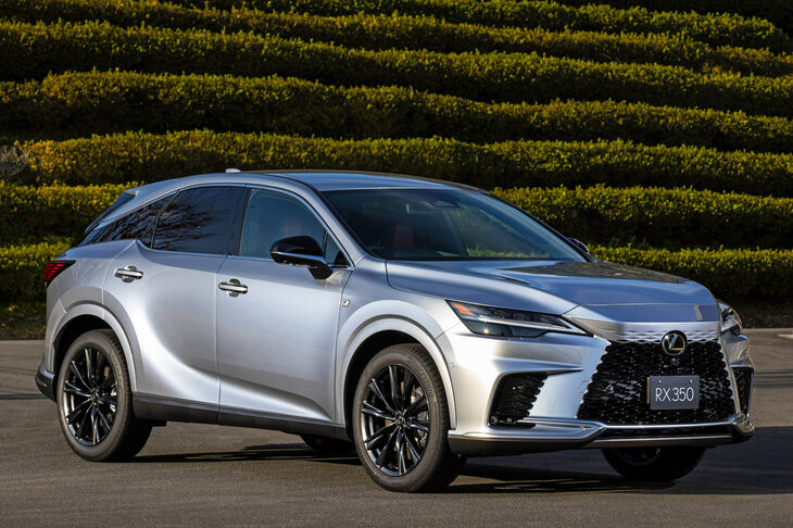 2022年6月に世界初公開された、5代目「レクサスRX」。レクサスにおけるクロスオーバーSUVの上位モデルで、“世界で一番売れるレクサス車”でもある。