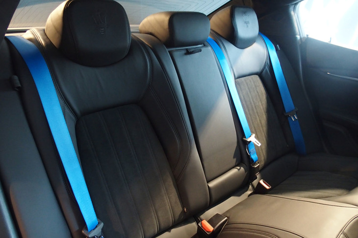 マセラティ・ギブリ オペラネラ（リアシート）