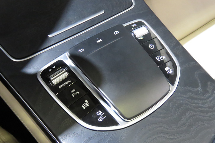 メルセデス・ベンツGLC F-CELL（センターコンソール）