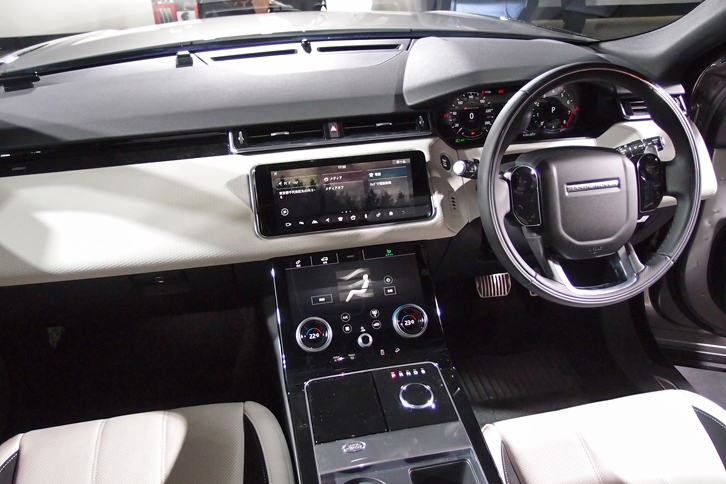レンジローバー ヴェラール（インテリア）