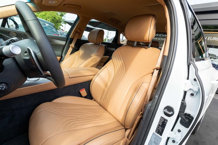 ジェネシスG80（フロントシート）