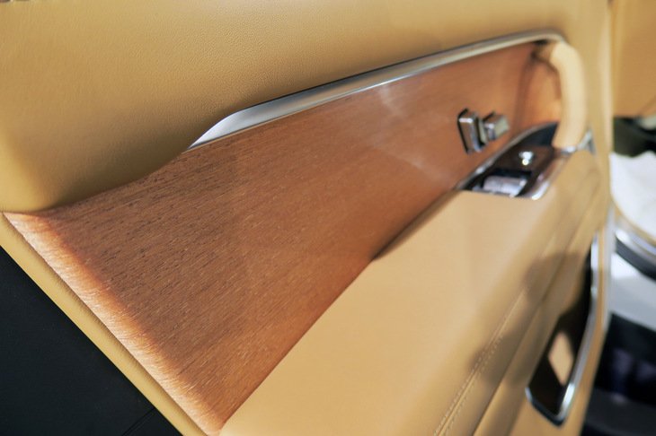 ランドローバー・レンジローバーSV P530（フロントドアトリム）