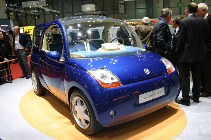 2005年3月、ジュネーブモーターショーにボロレが展示した「ブルーカー プロトタイプ」。