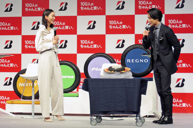 トークショーでは竹野内さんへのサプライズも。1月2日に48歳の誕生日を迎えたという竹野内さんに、バースデーケーキがプレゼントされた。