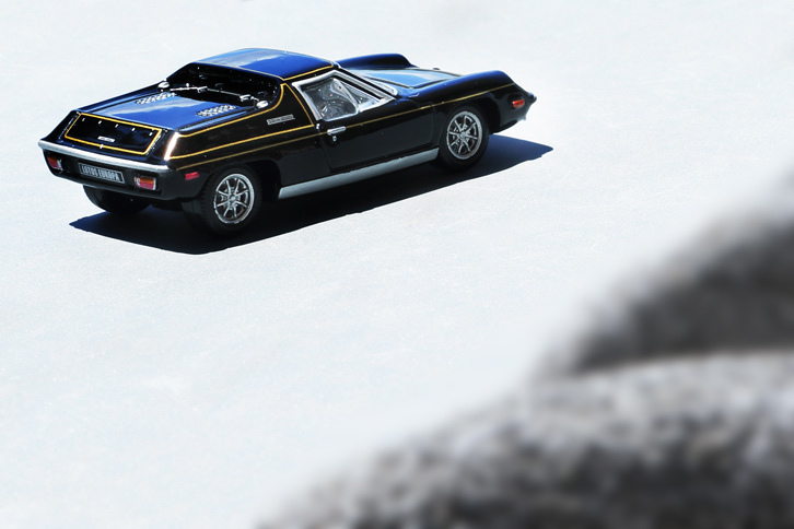 ボディーを飾るゴールドのストライプは、“JPSカラー”で塗装された同時期のロータスのF1マシンにあやかったものだ。（写真＝荒川正幸）